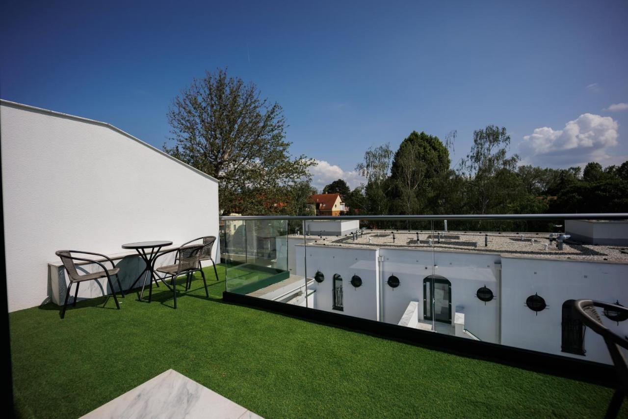 Villa Bauhaus Wellness Apartments 207 - Petiteplage Шіофок Екстер'єр фото